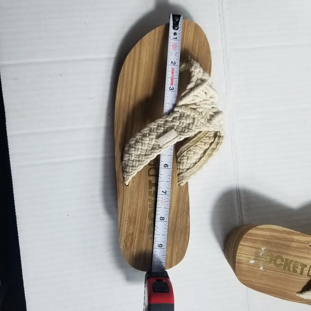 ROCKET DOG WEDGE SANDALS ESTIMATED SIZE 8